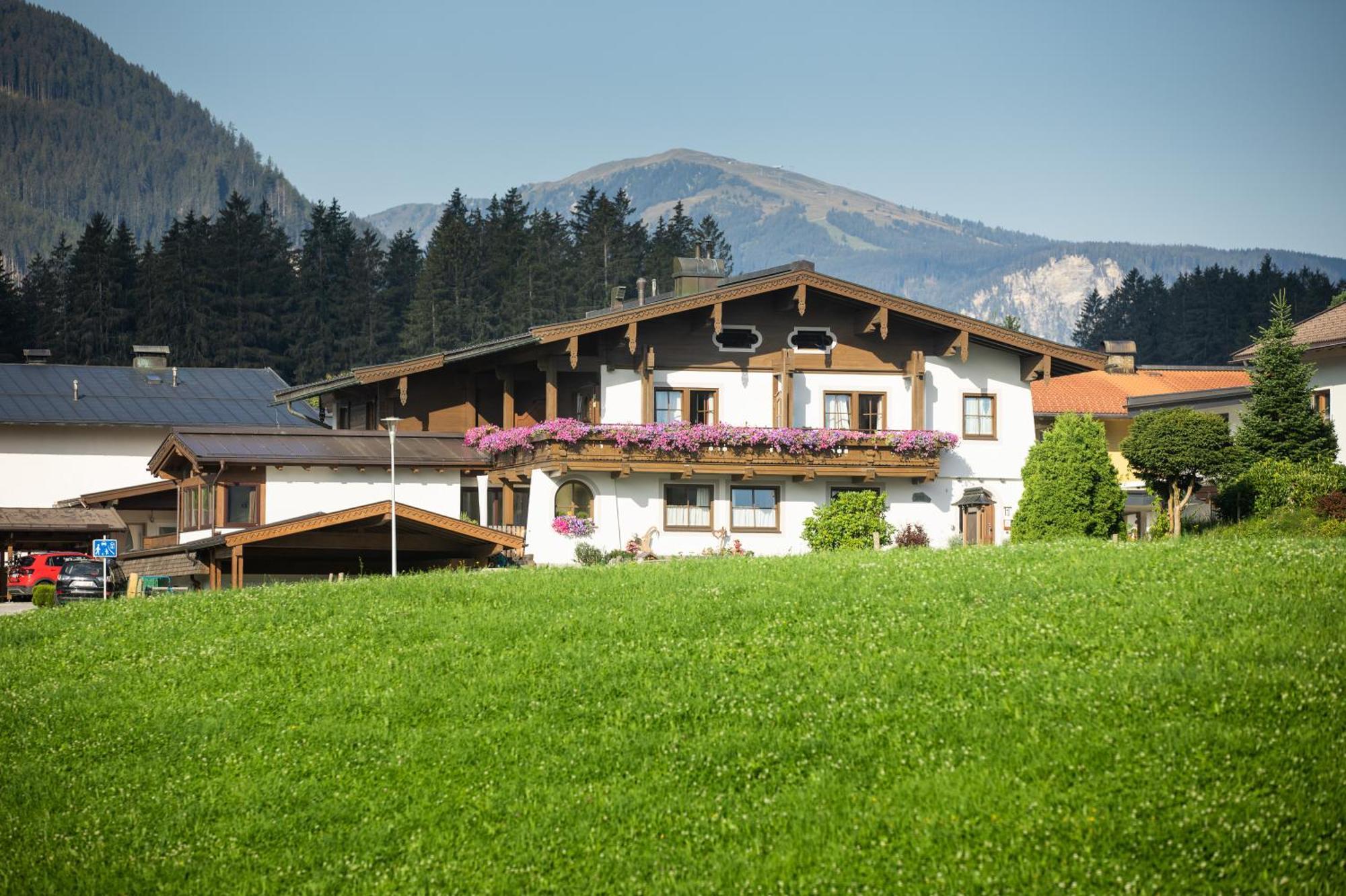 Gaestehaus Stotter Neukirchen am Grossvenediger Luaran gambar